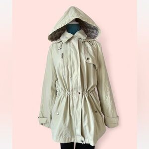 Elegant Hooded Utility Jacket in Tea Leaf